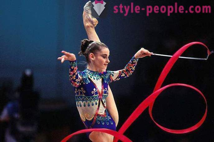 Julia Barsukov: mengulas School gimnastik berirama juara Olimpik