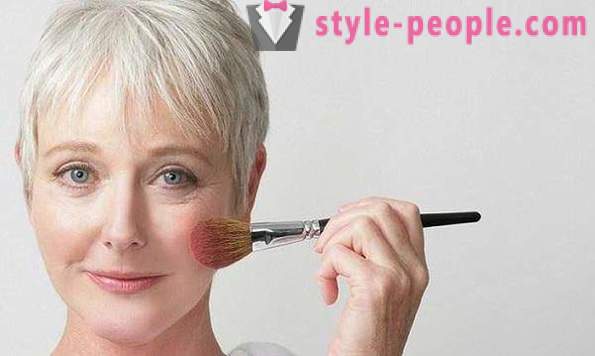 Makeup untuk wanita 50 tahun: langkah demi langkah dan dengan foto