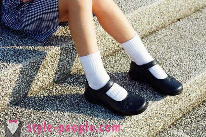 Bagaimana untuk memilih kasut untuk kanak-kanak perempuan di sekolah: Tips dan ulasan pengeluar