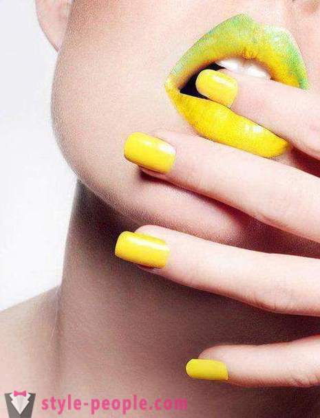 Manicure kuning: Photo Design