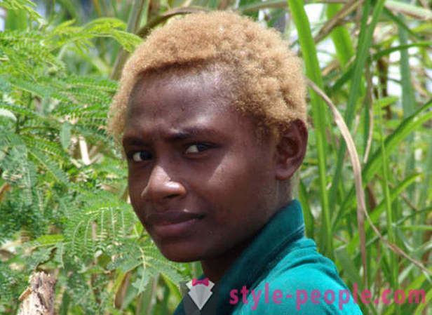 Kisah penduduk hitam Melanesia dengan rambut pirang