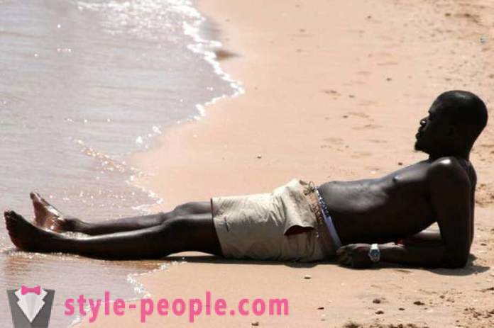 Mengapa orang Afrika mempunyai kulit gelap, jika ia cepat dipanaskan oleh matahari?