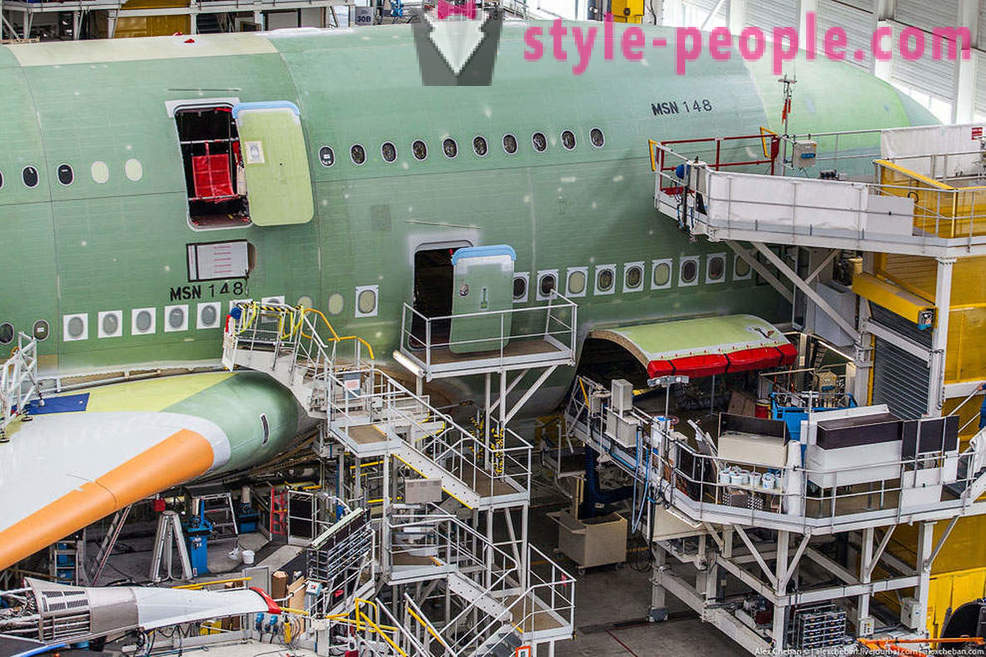 Proses pembuatan pesawat penumpang terbesar di dunia