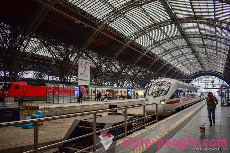 Stesen kereta api yang terbesar di Eropah Walk