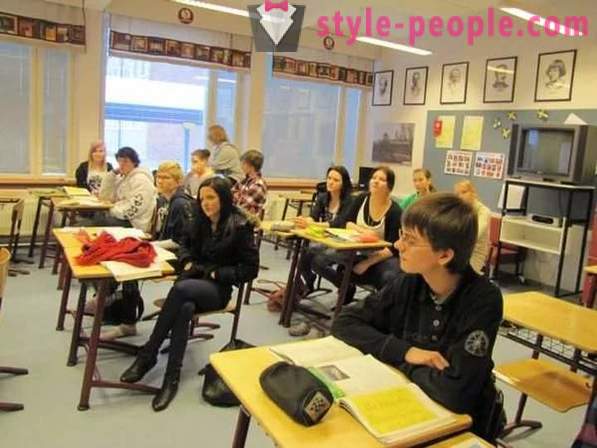 Di Finland, sekolah telah dimansuhkan kajian bahasa negeri yang kedua