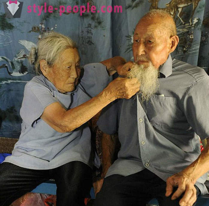 Selepas 80 tahun berkahwin, pasangan itu akhirnya membuat pemotretan perkahwinan
