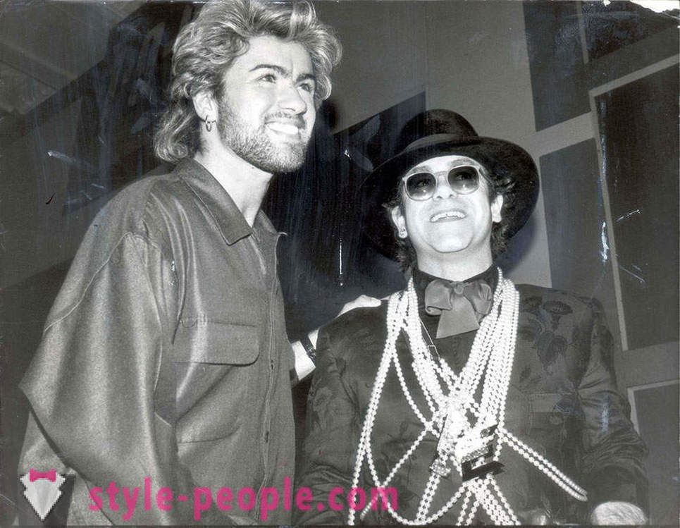 Penyanyi George Michael telah meninggal dunia pada usia 53 tahun