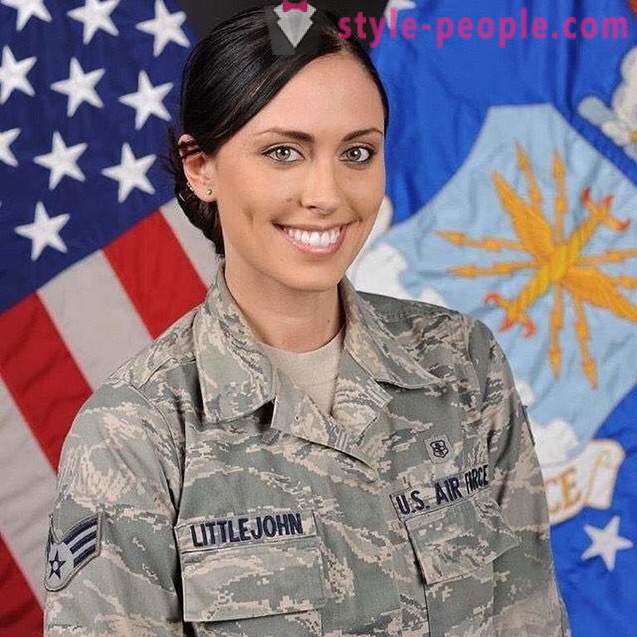 Kerissa Littlejohn - ahli Tentera Udara Amerika Syarikat, yang merupakan model profesional, dan mempunyai ijazah sarjana