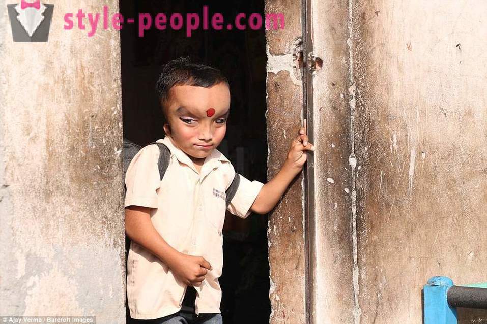 Kampung India disembah budak dengan kepala cacat sebagai tuhan Ganesha