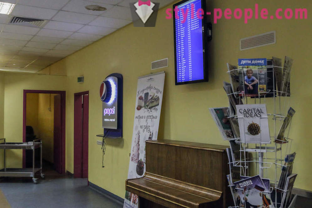 Krisis figizis Kami mendapati makan yang murah di semua lapangan terbang Moscow