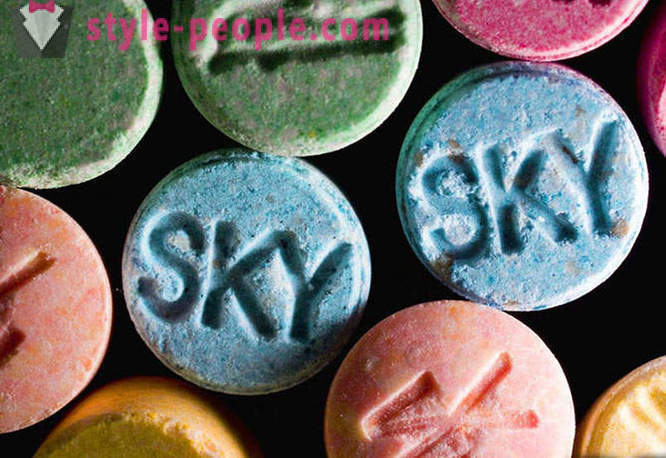 Bahawa 9 paling popular bahan-bahan berbahaya, termasuk arak, LSD, dan kafein tidak dengan otak