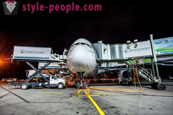 Bagaimana untuk berkhidmat pesawat penumpang terbesar di Domodedovo