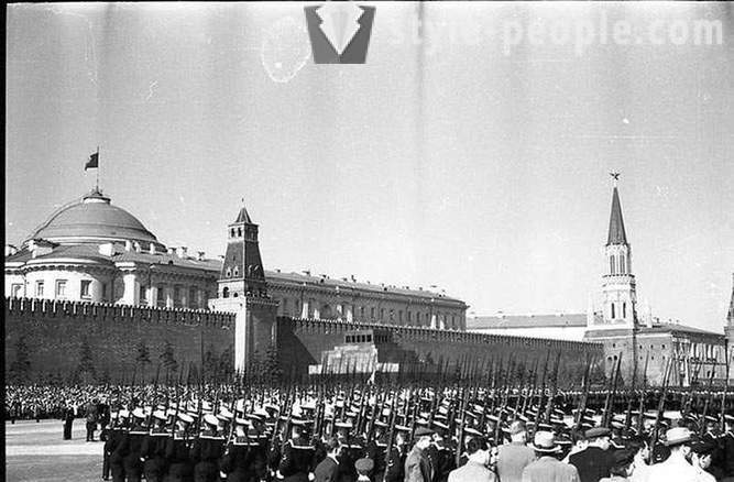 Perarakan di Red Square pada 1 Mei 1951