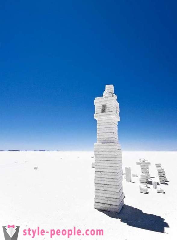 Perjalanan melalui padang pasir garam terbesar di dunia