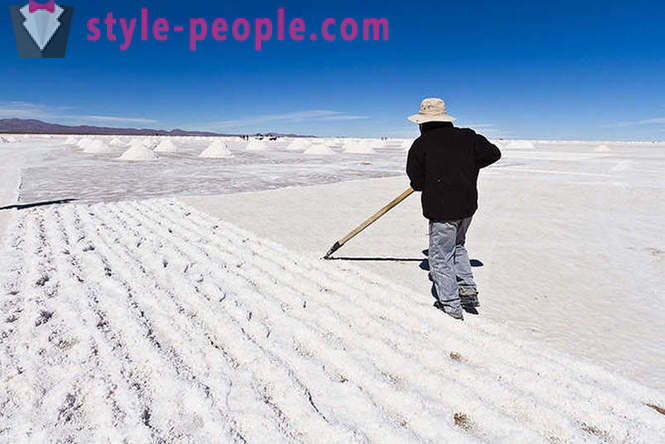 Perjalanan melalui padang pasir garam terbesar di dunia