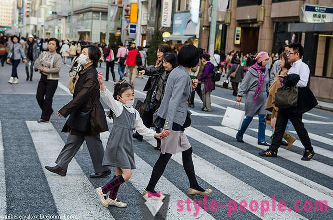 Sedikit tentang bilik mandi Jepun dan berjalan kaki di sepanjang jalan utama di Tokyo