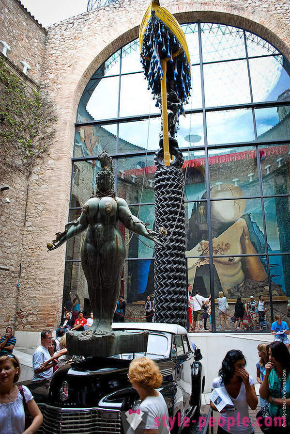 Muzium Salvador Dali dan istana isterinya