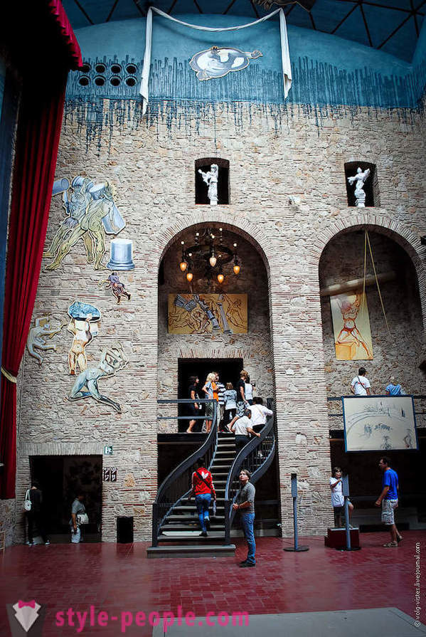 Muzium Salvador Dali dan istana isterinya
