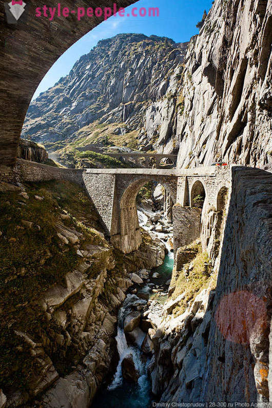 Jambatan Devil dan Suvorov di Switzerland