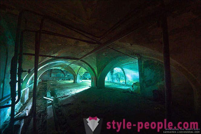 3D-penembak dalam realiti - kilang terbengkalai bawah tanah 