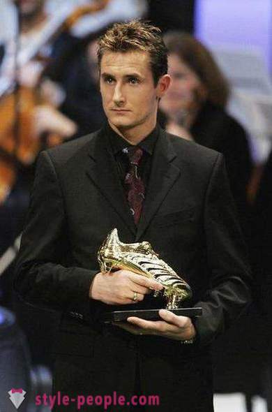 Miroslav Klose: biografi dan kerjaya seorang pemain bola sepak