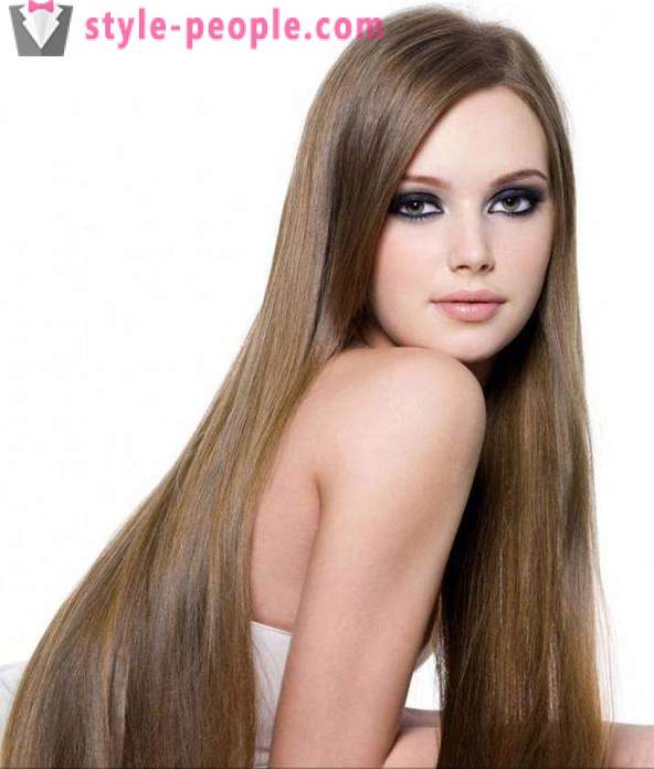 Potongan rambut rambut panjang tanpa bangs. gaya rambut yang bergaya untuk rambut panjang
