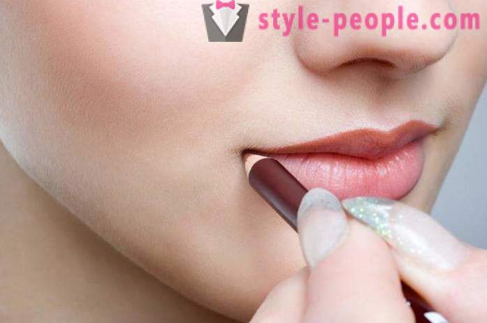 Bagaimana untuk membuat bibir plumper di rumah: tips dan trik