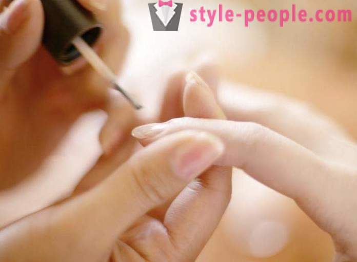 Bagaimana untuk melakukan manicure di rumah: rahsia kecantikan